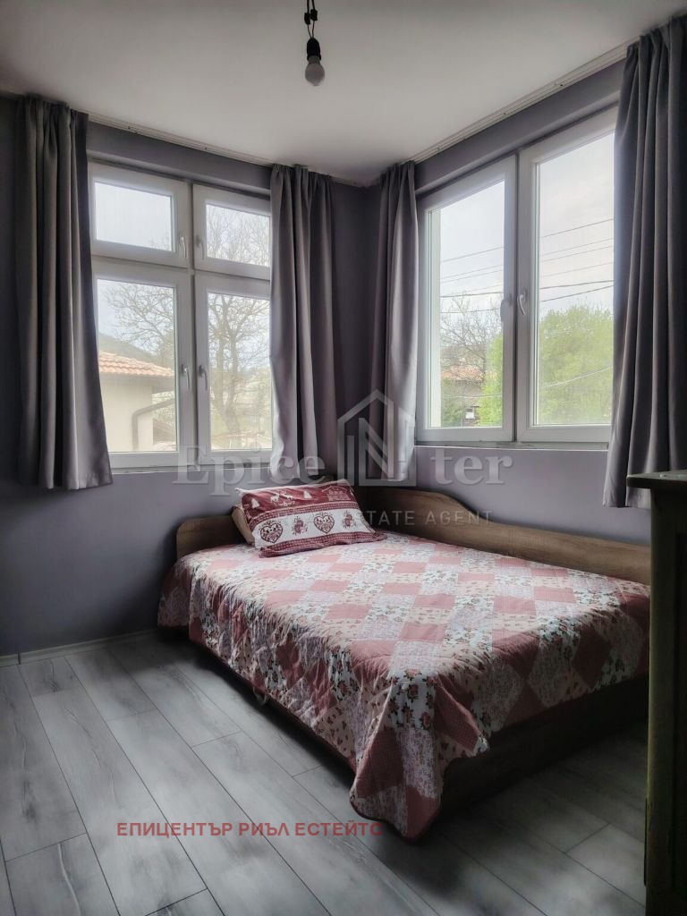 Продава КЪЩА, с. Извор, област Перник, снимка 4 - Къщи - 54602999