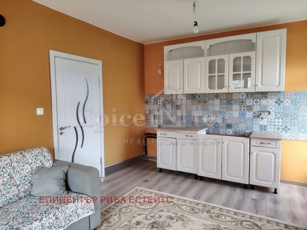 Продава КЪЩА, с. Извор, област Перник