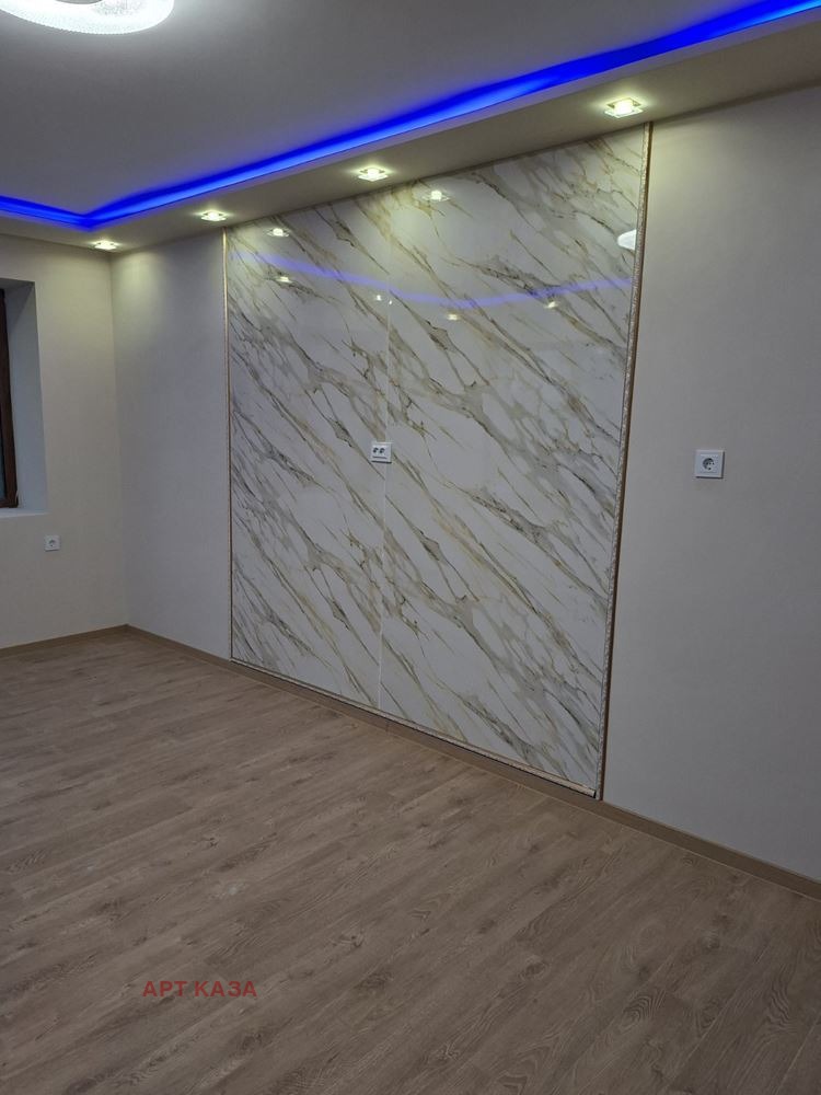 Продава ЕТАЖ ОТ КЪЩА, гр. Пловдив, Прослав, снимка 2 - Етаж от къща - 56359121