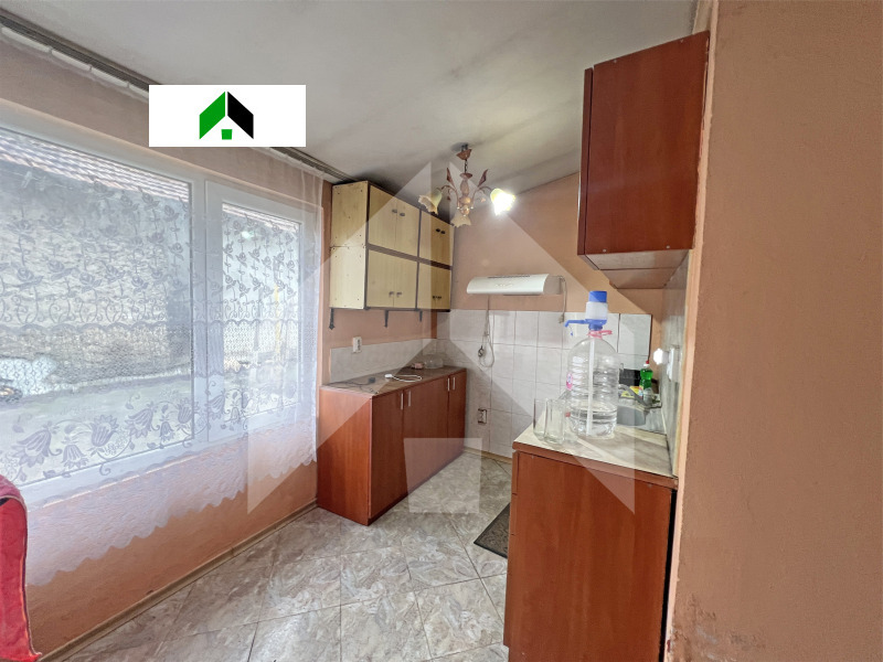 Продава КЪЩА, гр. Нови пазар, област Шумен, снимка 14 - Къщи - 48896093