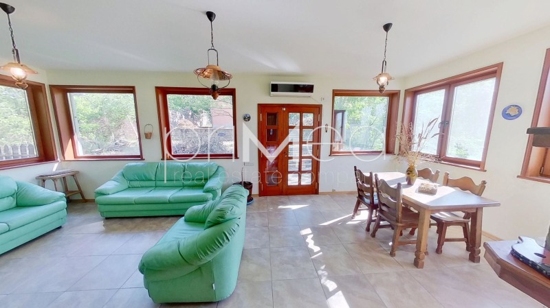 Продава КЪЩА в област Бургас, с. Медово - 380 кв.м / 385 000 € » 752 994.55 лв., ПРИМЕА