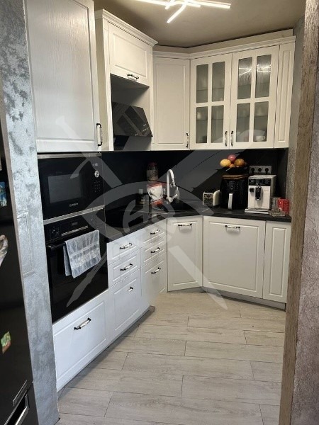 Продава МНОГОСТАЕН, гр. Бургас, Изгрев, снимка 2 - Апартаменти - 52609950