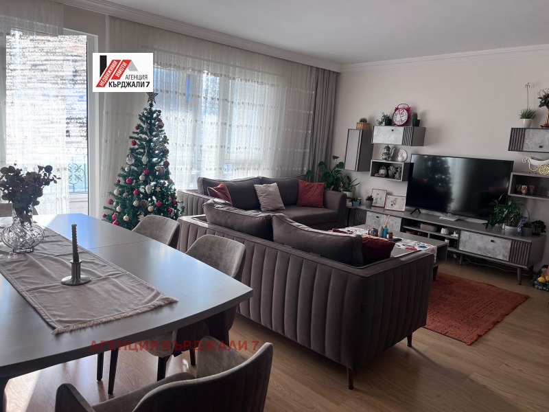 À venda  2 quartos Kardjali , Centar , 120 m² | 18384919 - imagem [2]