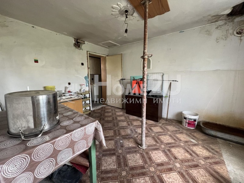 Продава КЪЩА, гр. Аксаково, област Варна, снимка 12 - Къщи - 52691836