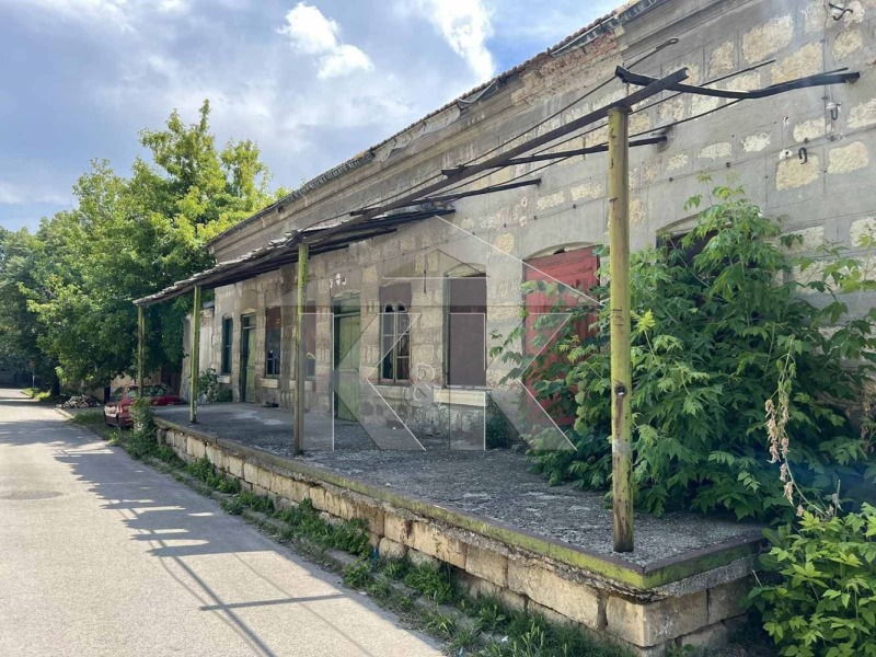 Продава САМОСТОЯТЕЛНА СГРАДА в област Варна, гр. Провадия - 2777 кв.м / 270 000 € » 528 074.10 лв., АГЕНЦИЯ КУРТЕВ