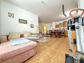 2 chambres Vazrajdane, Bourgas