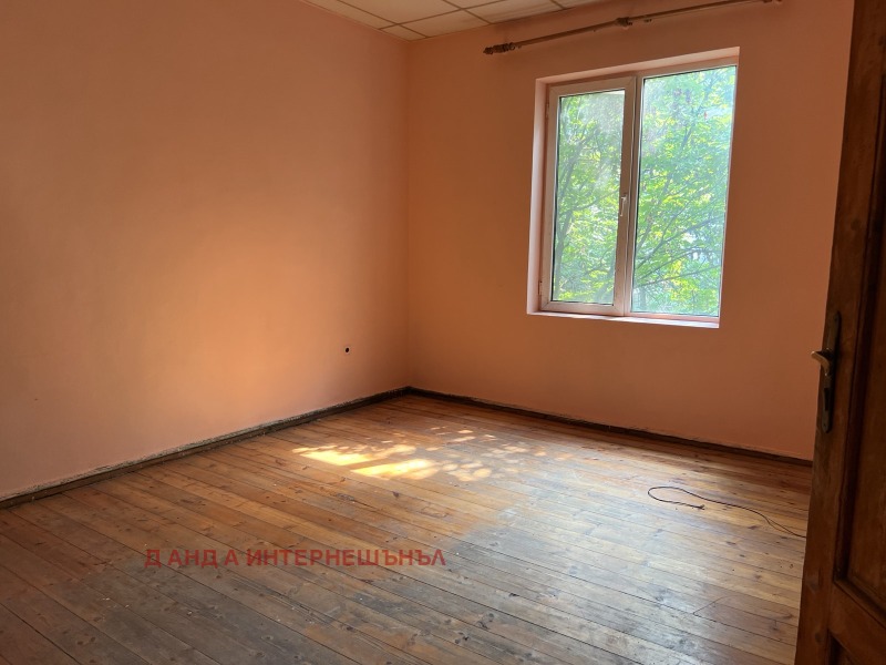 Продава  4-стаен, град София, Оборище •  357 500 EUR • ID 73991745 — holmes.bg - [1] 