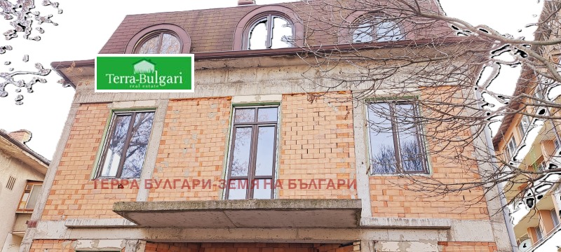 Продава  Офис град Перник , Център , 560 кв.м | 42780322