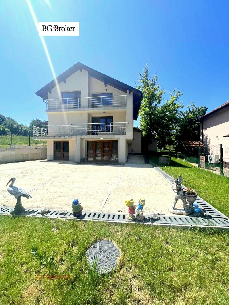 Продава КЪЩА, област София, с. Дръмша • 388000 € • 66360805 — Holmes.bg