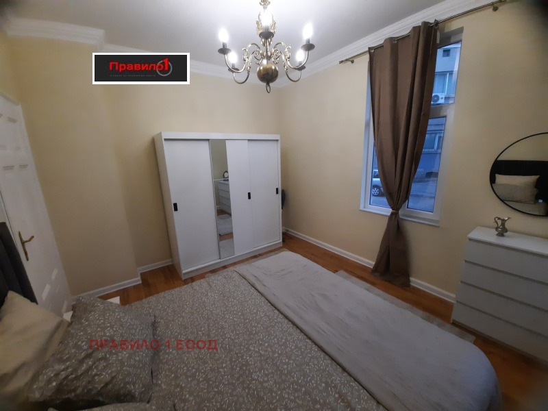 Продава ЕТАЖ ОТ КЪЩА, гр. Пловдив, Център, снимка 2 - Етаж от къща - 52412978