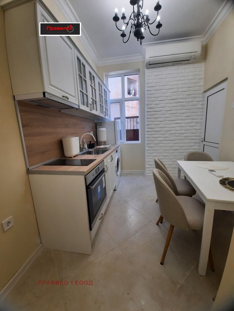 Продава ЕТАЖ ОТ КЪЩА, гр. Пловдив, Център, снимка 12 - Етаж от къща - 52412978