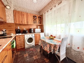 2-стаен град Добрич, Балик