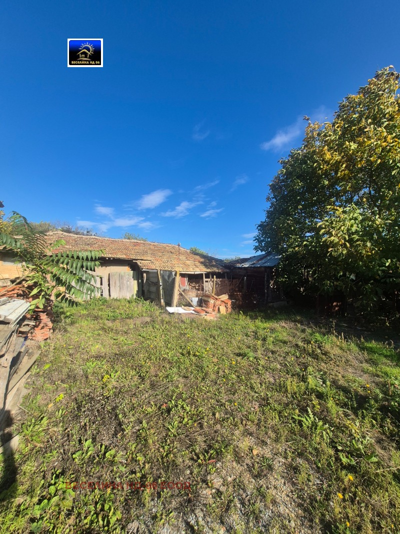 Продава КЪЩА, с. Владимирово, област Добрич, снимка 2 - Къщи - 52520608