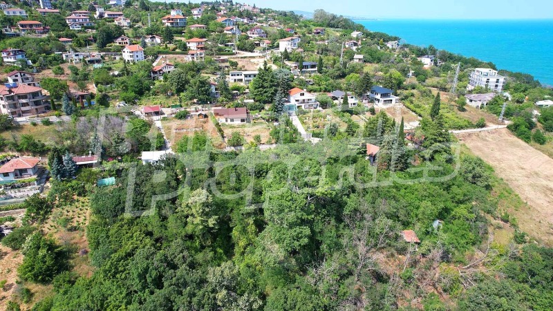 Продава  Парцел град Варна , м-т Прибой , 1201 кв.м | 36107650 - изображение [2]