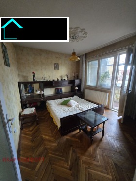 1 chambre Tsentar, Rouse 11