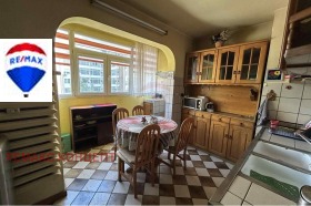 Eladó 3+ hálószoba