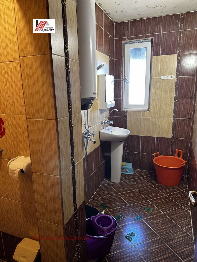 Продава  4-стаен град Кърджали , Студен кладенец , 89 кв.м | 58288867 - изображение [13]