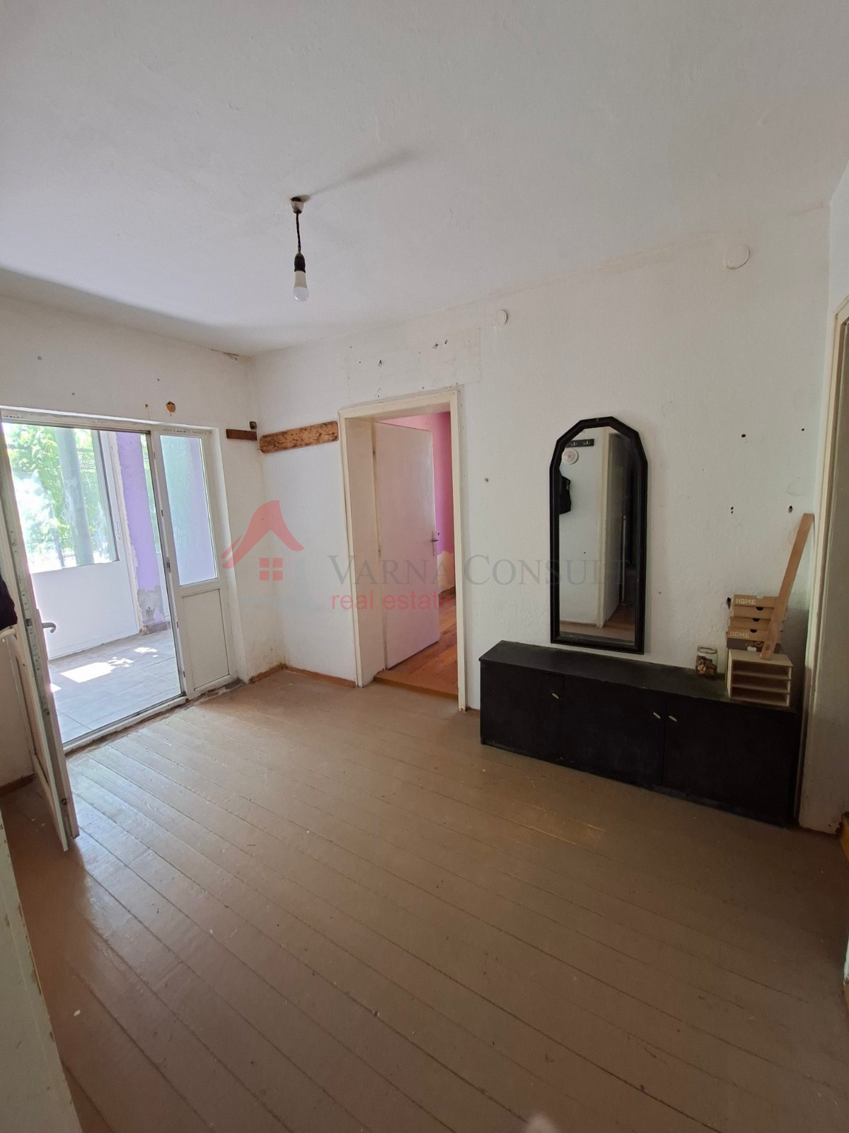 Продава ЕТАЖ ОТ КЪЩА, гр. Аксаково, област Варна, снимка 3 - Етаж от къща - 54836594