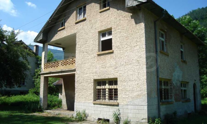 Продава КЪЩА в област Ловеч, гр. Троян - 514 кв.м / 146 000 € » 285 551.18 лв., СУПРИММО ОФИСИ В СТРАНАТА