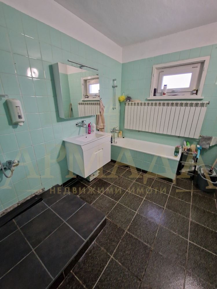 En venta  Piso de la casa región Plovdiv , Yagodovo , 270 metros cuadrados | 99002838 - imagen [17]