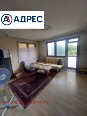 Piso de la casa Radnevo, región Stara Zagora