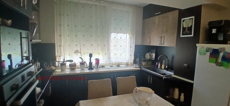 Myytävänä  2 makuuhuonetta Stara Zagora , Tri tšutšura - jug , 63 neliömetriä | 61948860 - kuva [2]