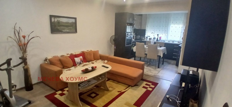 Myytävänä  2 makuuhuonetta Stara Zagora , Tri tšutšura - jug , 63 neliömetriä | 61948860
