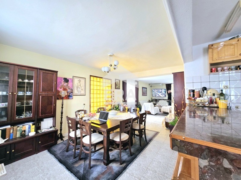Продава МНОГОСТАЕН, гр. Велико Търново, Света гора, снимка 2 - Апартаменти - 54959336