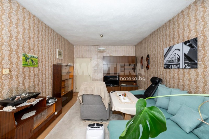 Продава ЕТАЖ ОТ КЪЩА, гр. Пловдив, Кършияка, снимка 8 - Етаж от къща - 51432621