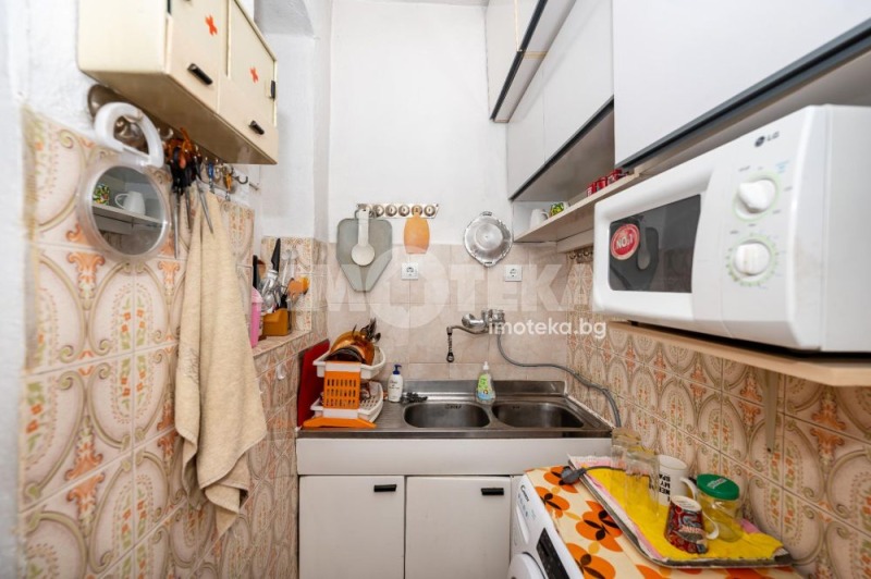 Продава ЕТАЖ ОТ КЪЩА, гр. Пловдив, Кършияка, снимка 13 - Етаж от къща - 51432621