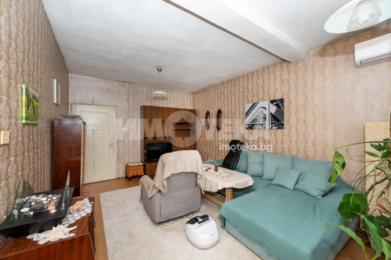 Продава ЕТАЖ ОТ КЪЩА, гр. Пловдив, Кършияка, снимка 5 - Етаж от къща - 51432621