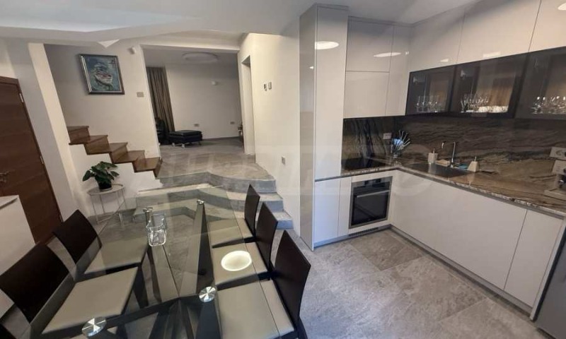 Продава КЪЩА, гр. София, м-т Щъркелово гнездо, снимка 2 - Къщи - 52705152