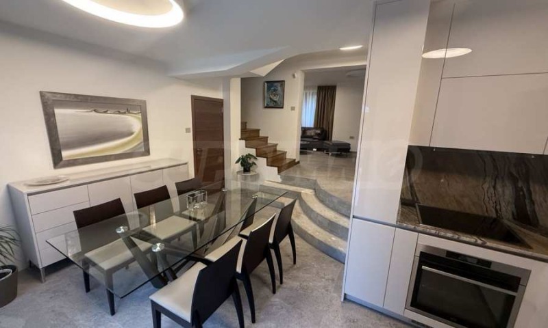 Продава КЪЩА, гр. София, м-т Щъркелово гнездо