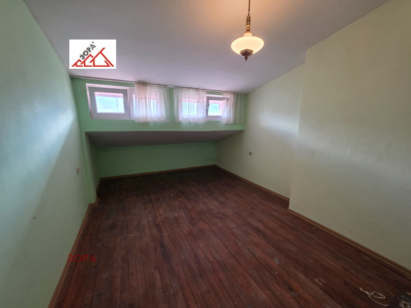 Продава АТЕЛИЕ, ТАВАН, гр. Враца, Металург, снимка 2 - Апартаменти - 52206776