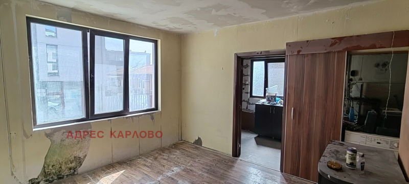 Продава  Етаж от къща област Пловдив , гр. Карлово , 48 кв.м | 61839140
