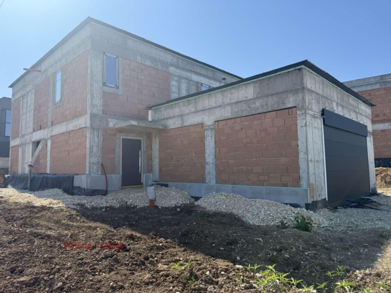 Продава КЪЩА в град Плевен, Кайлъка - 275 кв.м / 375 000 € » 733 436.25 лв., РЕНИ - ООД