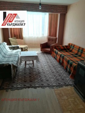 Продажба на четеристайни апартаменти в град Кърджали - изображение 3 