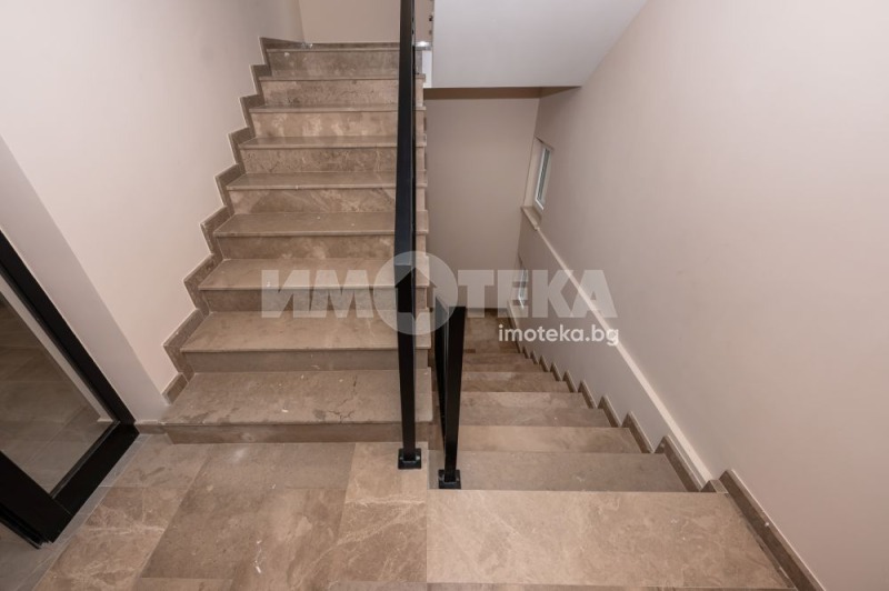 For Sale  3+ bedroom Plovdiv , Kamenitsa 1 , 184 sq.m | 76730355 - image [4]