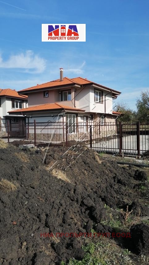 Продава КЪЩА, гр. Бургас, с. Извор, снимка 2 - Къщи - 49114647