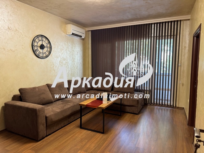 De vânzare  2 dormitoare Plovdiv , Țentâr , 68 mp | 95102905