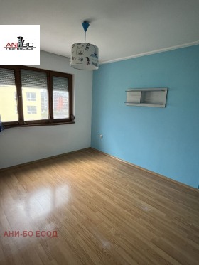 2 Schlafzimmer Kajsiewa gradina, Warna 6