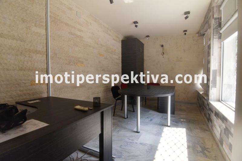 Na prodej  Kancelář Plovdiv , Centar , 32 m2 | 23057430