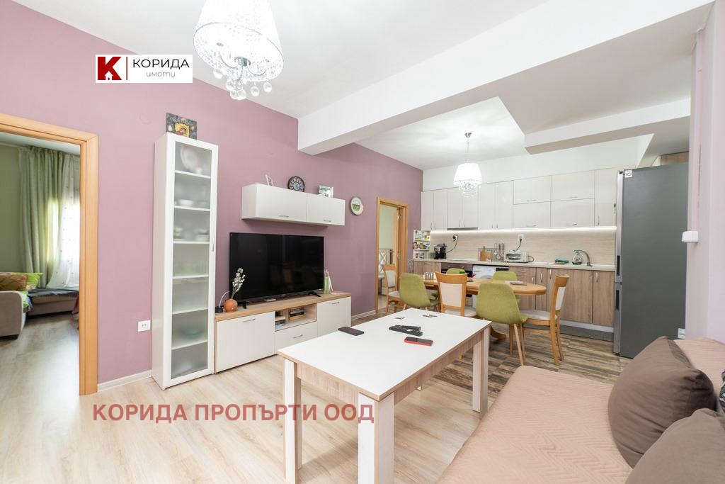 Продава 4-СТАЕН, Извън страната, област Извън страната