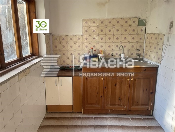 Продава ЕТАЖ ОТ КЪЩА, гр. Варна, Цветен квартал, снимка 2 - Етаж от къща - 53790814