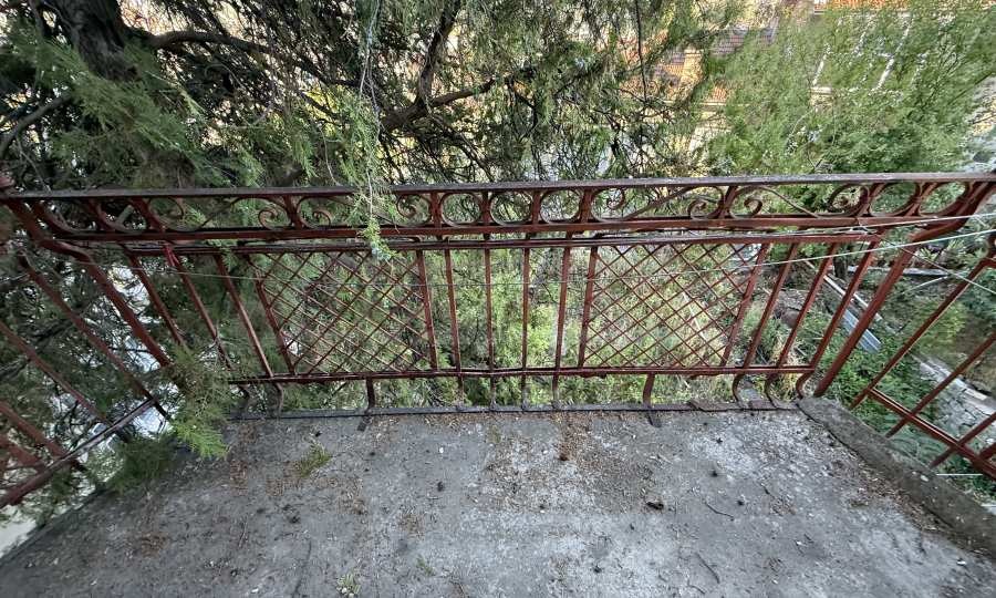 Продава КЪЩА, гр. Велико Търново, Център, снимка 2 - Къщи - 51439945