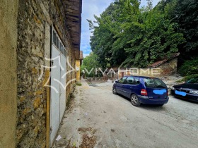 2 makuuhuonetta Pogrebi, Varna