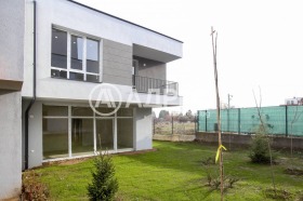 КЪЩА, 150 m2