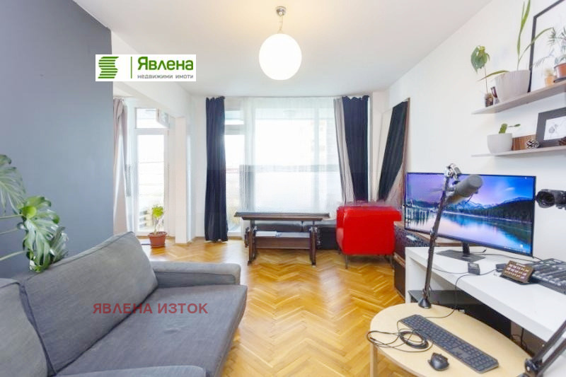 Myytävänä  Studio Sofia , Banišora , 36 neliömetriä | 67378175