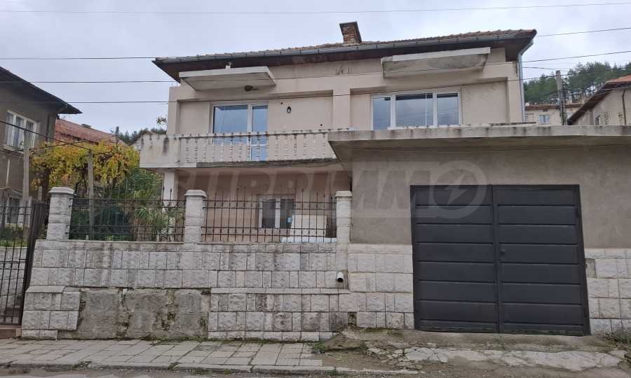 Продава КЪЩА, гр. Дупница, област Кюстендил, снимка 2 - Къщи - 52415774