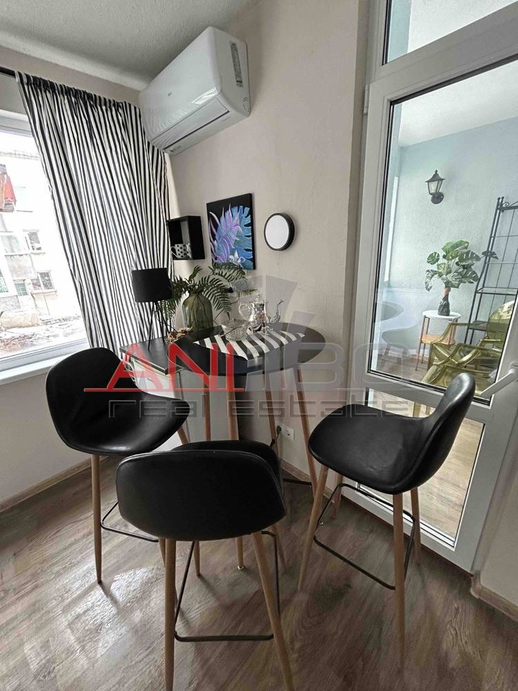 Продава КЪЩА, гр. Варна, Център, снимка 2 - Къщи - 54738125